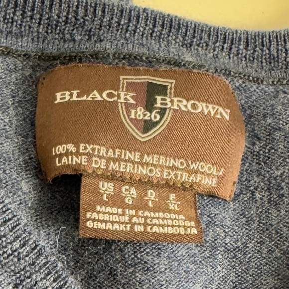 Vintage Black Brown 1826 Extra Fine Merino Wool
Men's Blue V-Neck Cozy Sweater - Picture 3 of 8